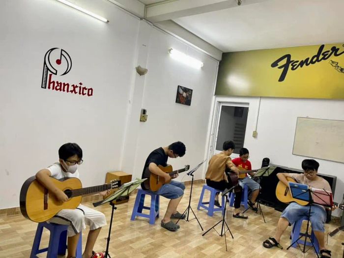 Không gian sáng tạo cùng guitar tại Trung Tâm Âm Nhạc Phanxico
