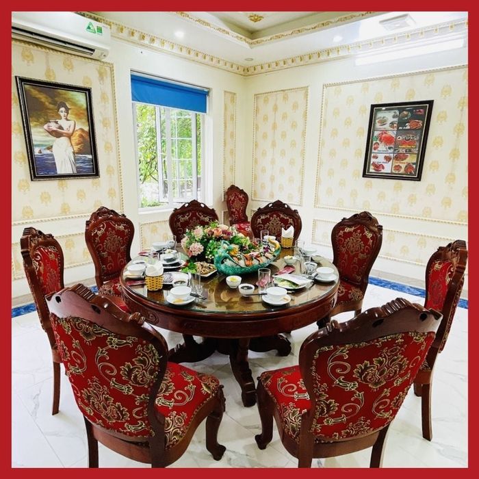 Không gian ấm cúng tại Nhà hàng Á Đông - Ảnh 1