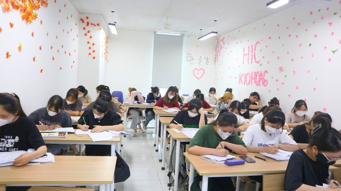 Hình ảnh sinh viên quốc tế tại Trường Cao đẳng Quốc tế Hà Nội