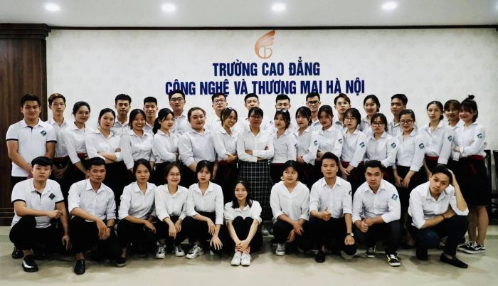 Hình ảnh khuôn viên xanh mát tại Trường Cao đẳng Công nghệ và Thương mại Hà Nội