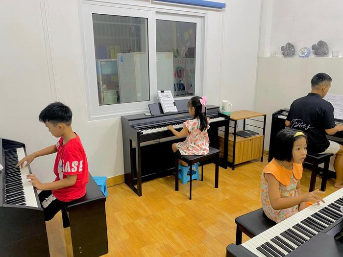 Không gian sáng tạo cùng cây đàn piano tại Lớp Nhạc 1993