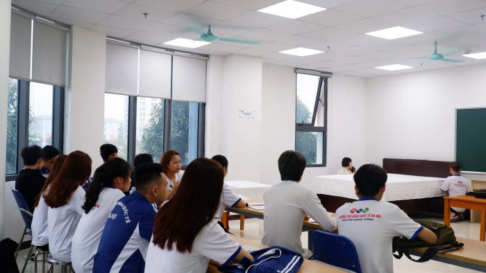 Hình ảnh sinh viên thực hành nghiệp vụ tại Trường Cao Đẳng Quốc Tế Hà Nội