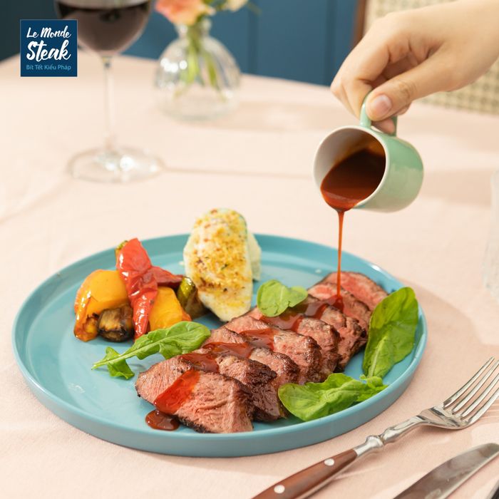 Hình ảnh không gian sang trọng tại LE MONDE STEAK