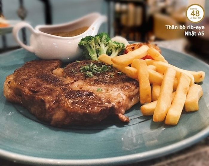 Không gian lãng mạn tại 48 Bistro