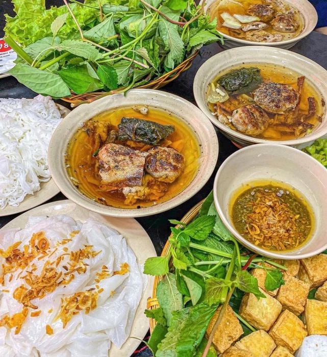 Hình ảnh không gian ấm cúng tại quán Bún Chả 1986