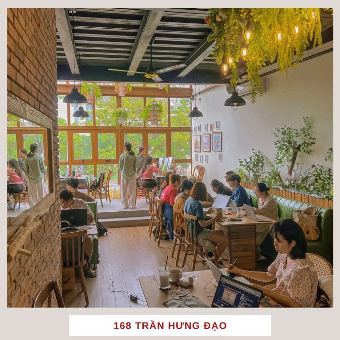 Grand.T Coffee - Góc ban công đầy nắng