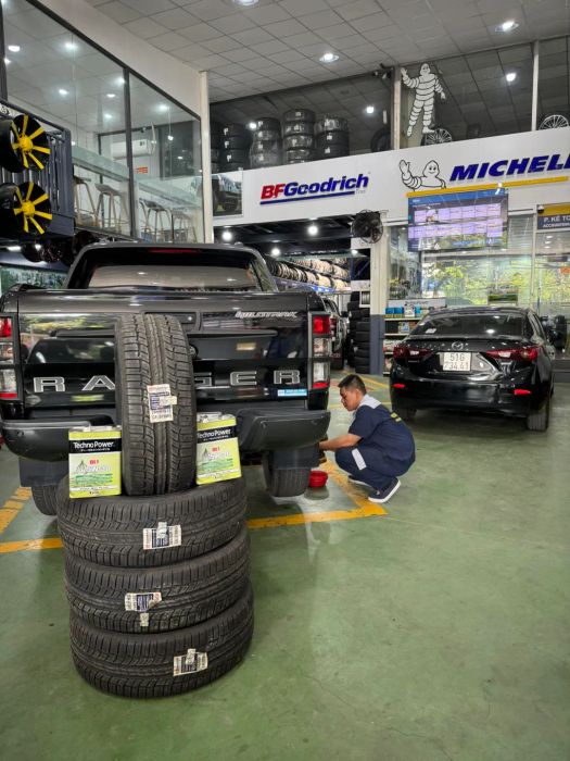 Quy trình thay lốp xe đạt chuẩn tại Lốp Ngọc