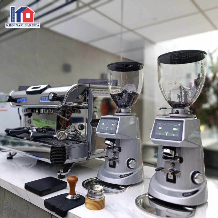 Không gian trưng bày đẳng cấp tại Kiến Nam Barista