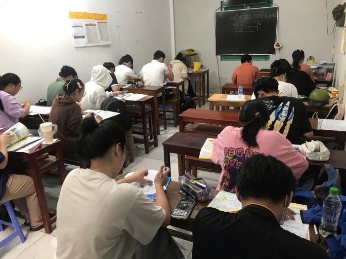 Những bài học sinh động tại lớp Thầy Út Dạy Địa