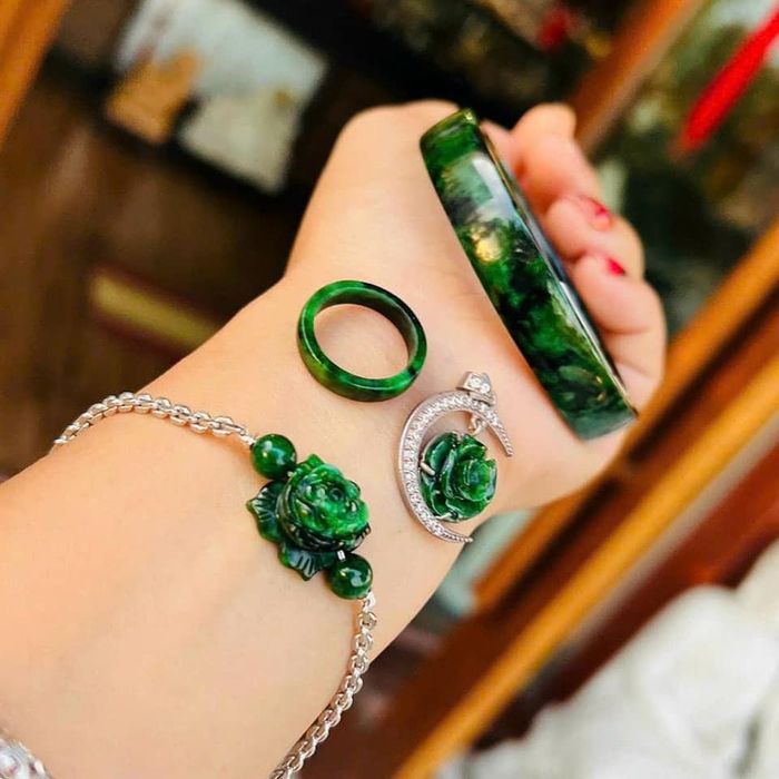 Bộ sưu tập trang sức đá quý độc đáo tại Quanh Styleshop