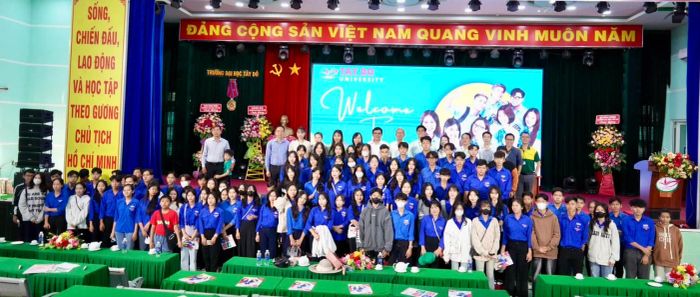 Hình ảnh tòa nhà hiện đại Đại học Tây Đô