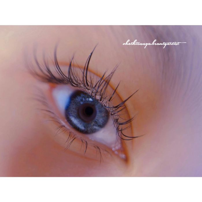 Hồ Thiên Nga Eyelash - Góc check-in sang trọng với ánh đèn vàng ấm áp