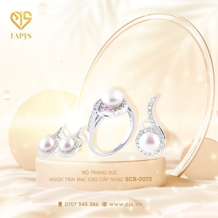 Khám phá bộ sưu tập đầu tiên của Trang sức PJS qua những hình ảnh đẹp mắt, nơi mỗi thiết kế bạc đều toát lên vẻ sang trọng và tinh tế.