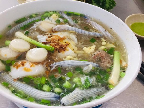 Hình ảnh món hủ tiếu mực đặc trưng tại Nghi Long
