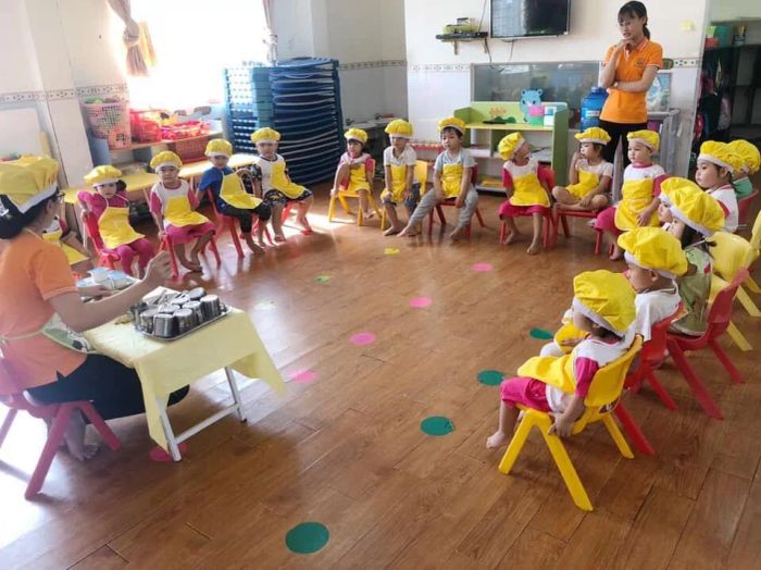 Khuôn viên xanh mát và phòng học hiện đại tại Bông Sen Hồng