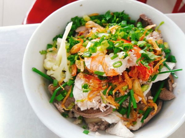Hình ảnh tô hủ tiếu Nam Vang đầy đủ topping