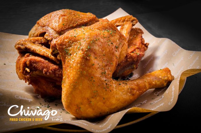 Không gian ấm cúng và món ăn đặc trưng tại Chivago Chicken
