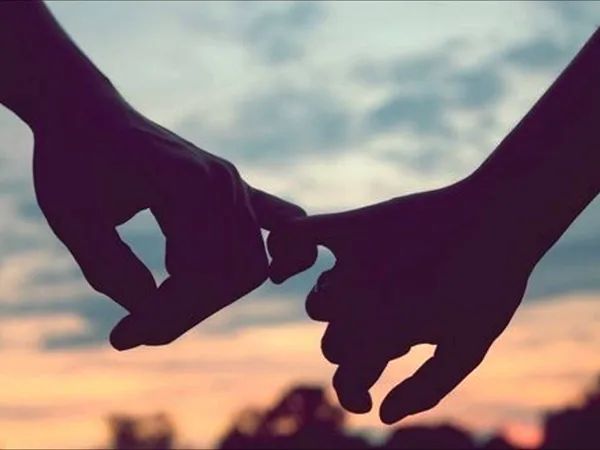 Hình minh họa ý nghĩa cho lời chúc Valentine xa cách