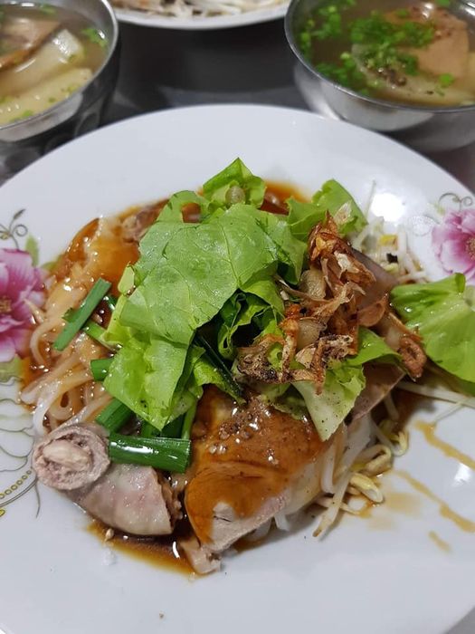 Hình ảnh tô hủ tiếu đầy đặn tại Hủ Tiếu Chị Dậu