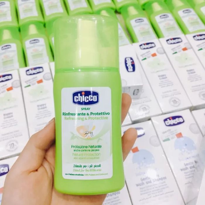 Xịt Chicco Extra - Ảnh minh họa 1: Thiết kế chai xịt tiện lợi, an toàn cho làn da nhạy cảm của trẻ