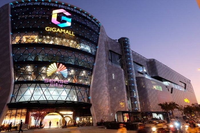 Không gian mua sắm hiện đại tại Sense City Phạm Văn Đồng