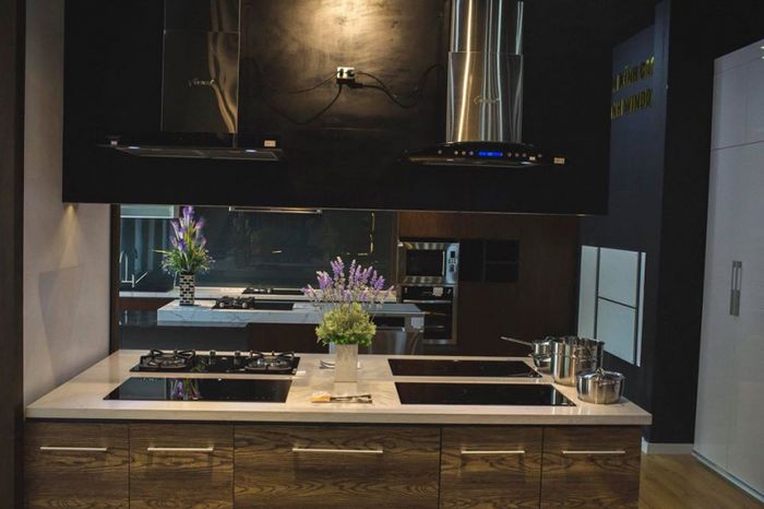 Góc nhìn chân thực về showroom Bếp Hoàng Gia