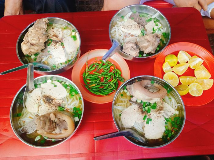Hình ảnh không gian ấm cúng đậm chất Nam Bộ tại quán