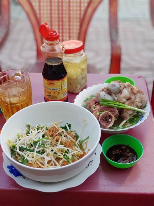 Hình ảnh tô hủ tiếu thơm ngon tại Hủ Tiếu Chị Dậu