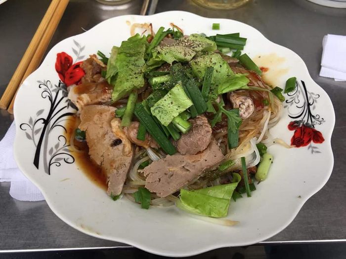 Hình ảnh tô hủ tiếu đầy đặn tại Hủ Tiếu Cô Liên