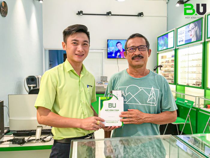 Mắt Kính Titan - Hình Ảnh 1