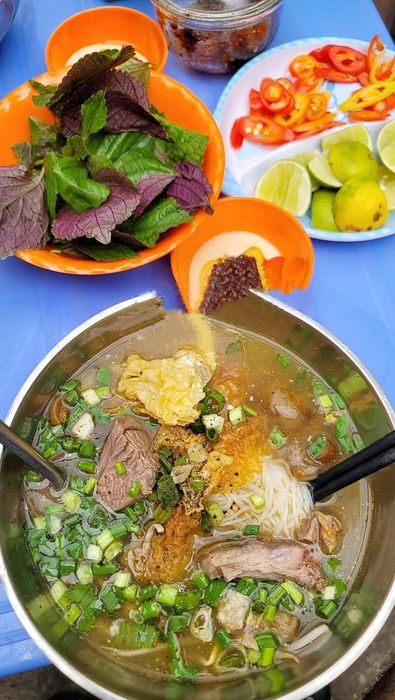 Hình ảnh không gian ấm cúng tại quán Hủ Tiếu Ông Tư