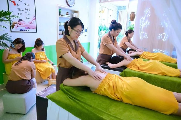 Không gian thư giãn với ánh sáng dịu nhẹ tại Dưỡng Sinh Đông Y Tru'k