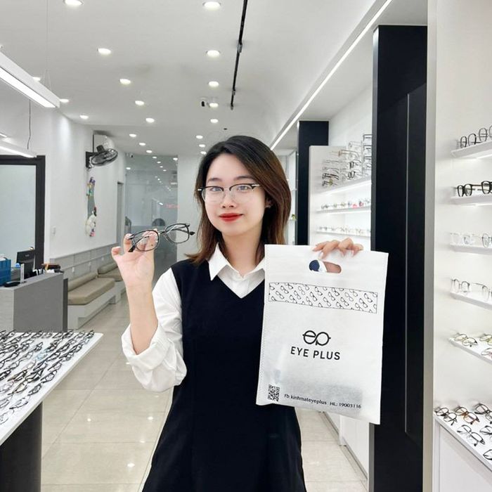Mắt kính Eye Plus ảnh 1