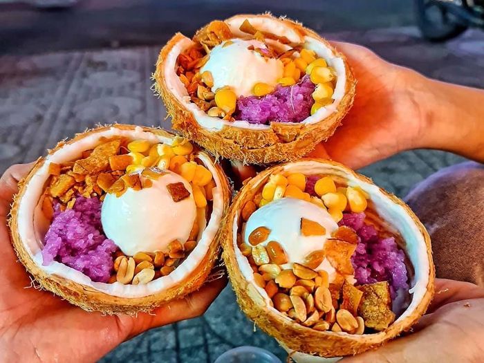Hình ảnh những ly kem xôi dừa đầy màu sắc tại Kem Xôi Dừa Yummy
