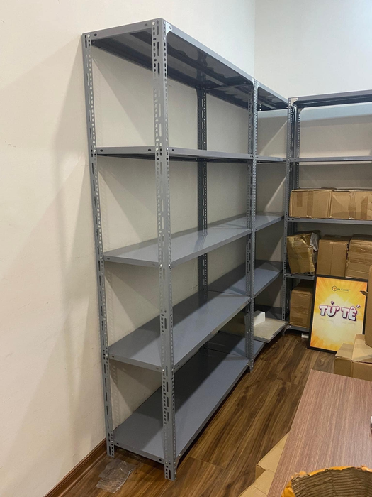 Hình ảnh sản phẩm kệ sắt V lỗ chất lượng từ AKH Việt Nam