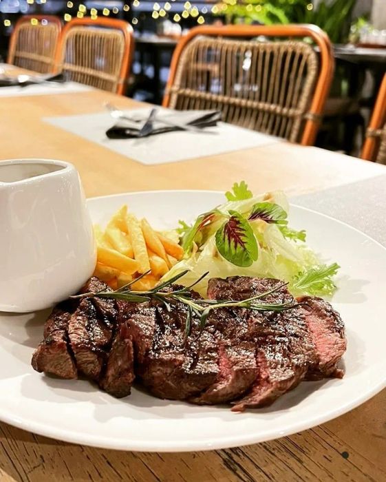 Chanh Bistro Rooftop - View thành phốc tuyệt đẹp từ tầng thượng
