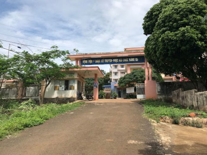 Hình ảnh 2 Phòng Khám Y Học Cổ Truyền Đinh Hoàng Giang - Khu vườn dược liệu xanh mướt, nguồn nguyên liệu sạch cho những phương thuốc gia truyền chất lượng.