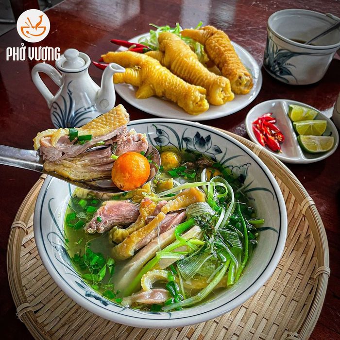 Tô phở bò thơm ngon chuẩn vị tại Phở Vượng - 92 Lê Hồng Phong