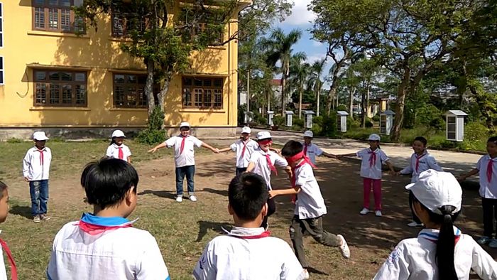 Hình ảnh sống động trò bịt mắt bắt dê truyền thống