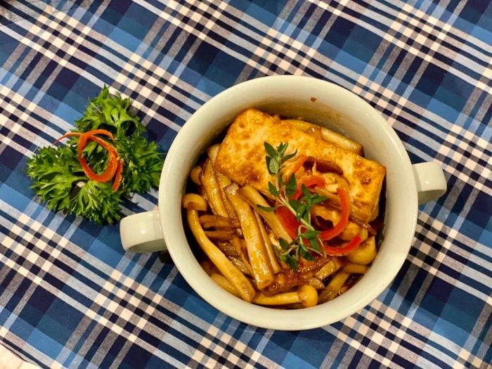 Không gian xanh mát tại Vườn Chay Garden Restaurant