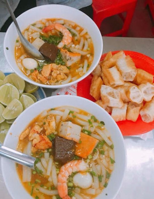 Hình ảnh không gian ấm cúng tại quán Cô Dung