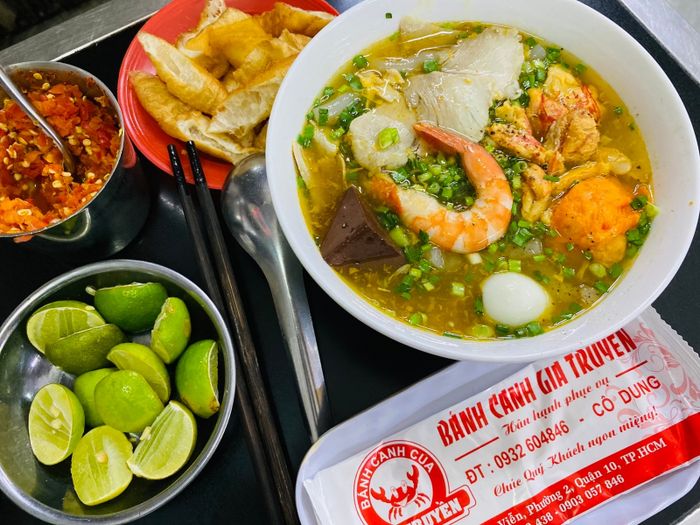 Hình ảnh tô bánh canh cua thơm ngon tại Cô Dung
