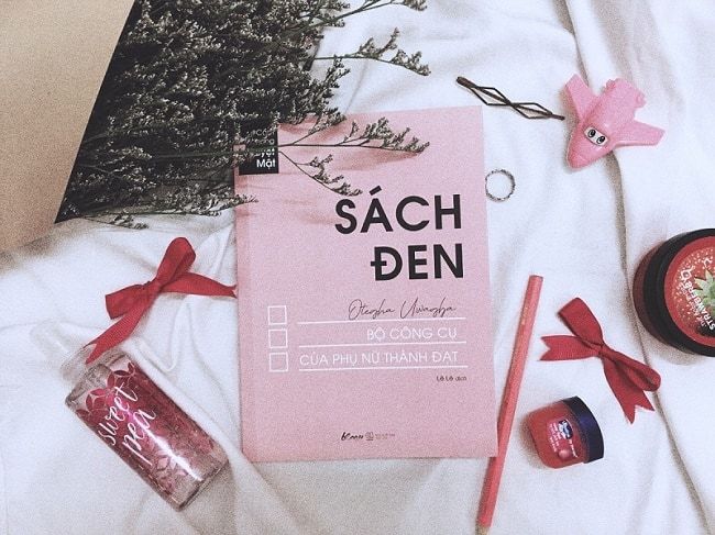 Hình ảnh Sách Đen - Bộ Công Cụ Vàng Cho Người Phụ Nữ Thành Công