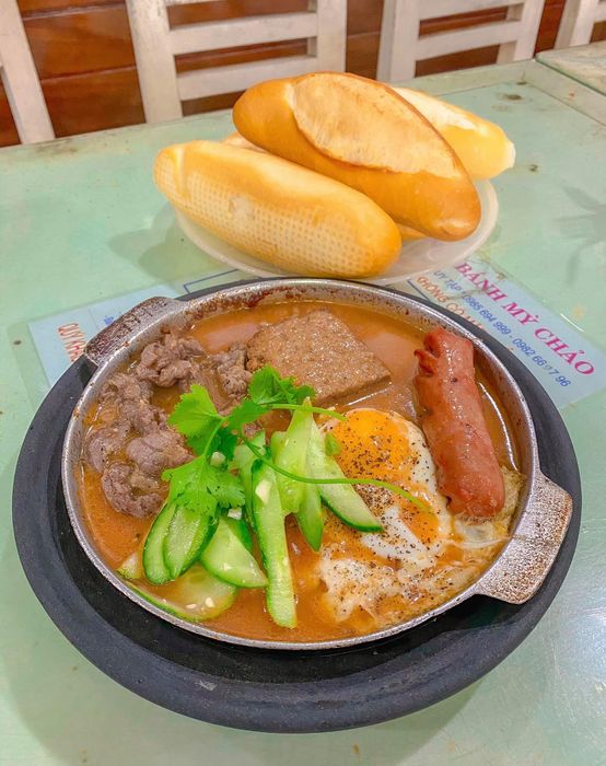 Món bánh mì chảo và bò né hấp dẫn tại 290 Hà Huy Tập - góc ẩm thực sáng đáng trải nghiệm