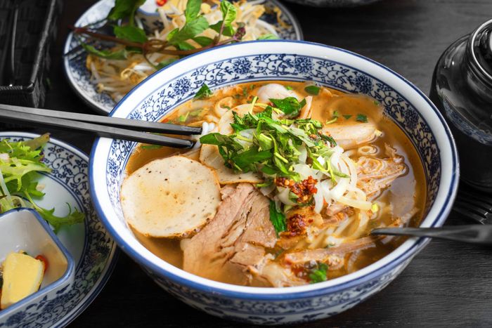 Hình ảnh không gian ấm cúng tại Bún Bò Quê Mạ