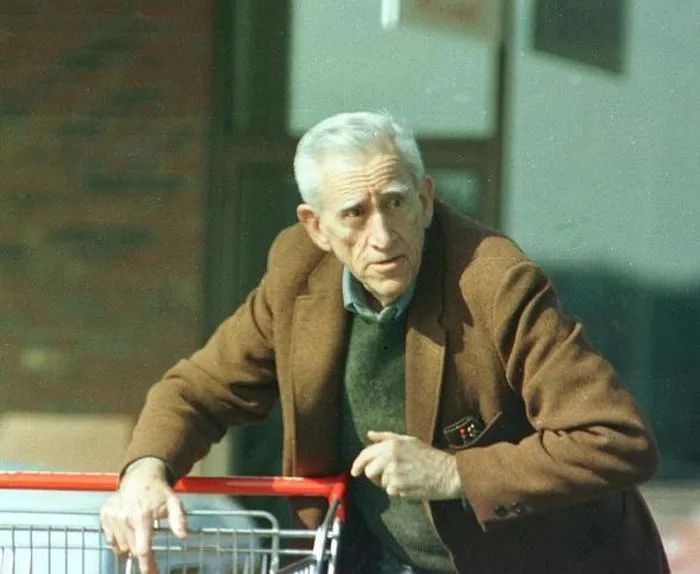 Chân dung tác giả J.D.Salinger - Bắt Trẻ Đồng Xanh ảnh 2 - Bức hình đen trắng đầy ám ảnh về nhà văn bí ẩn, người đã tạo nên kiệt tác văn chương làm thay đổi cả một thế hệ.