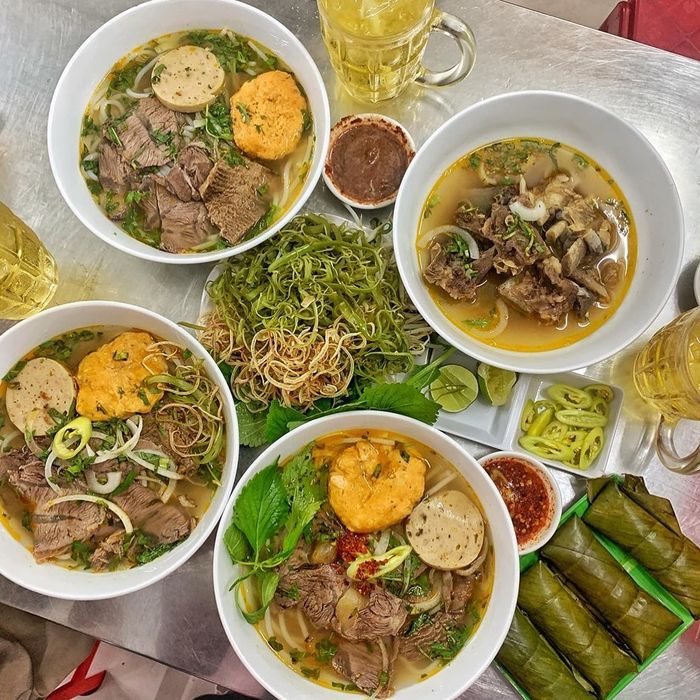 Hình ảnh tô bún bò Huế thơm ngon tại Ba Nghị