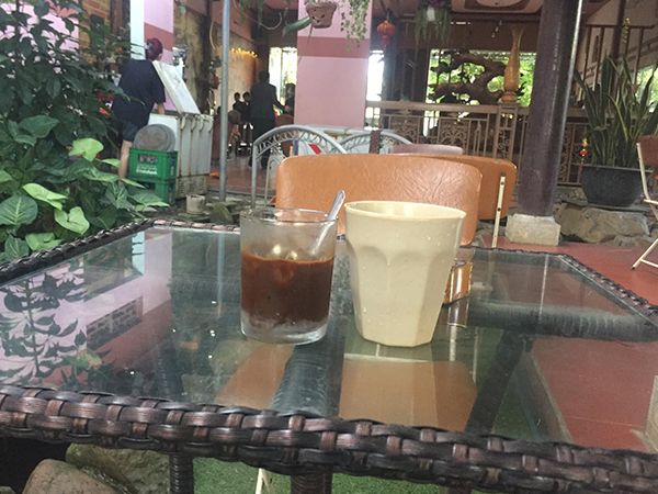 Góc sống ảo đầy nghệ thuật tại Cafe Thủy Tiên