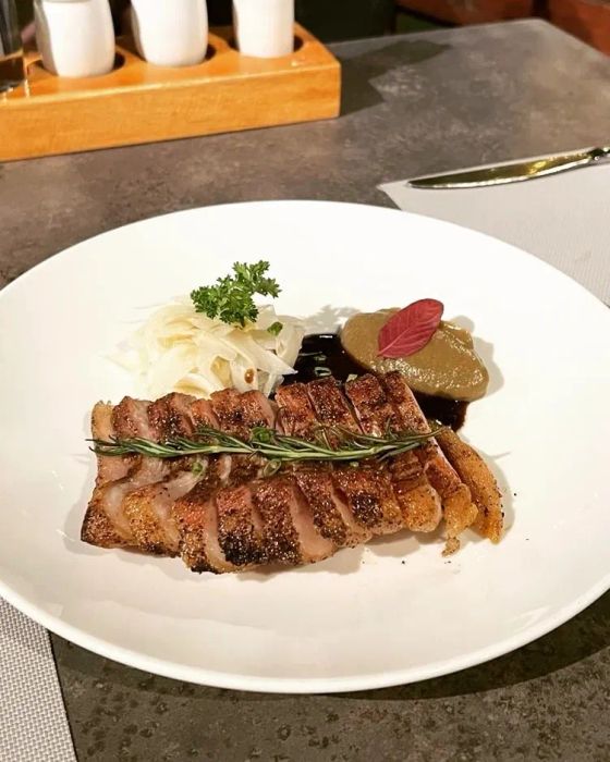 Chanh Bistro Rooftop - Không gian thưởng thức ẩm thực trên cao