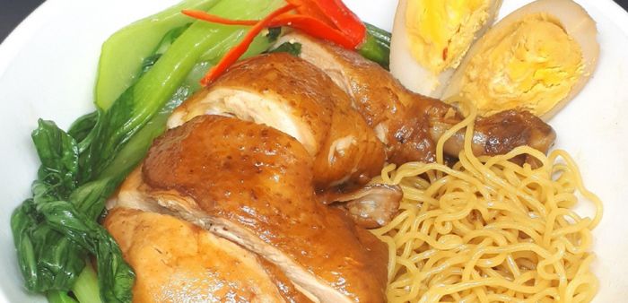 Hình ảnh đĩa cơm gà quay vàng ươm